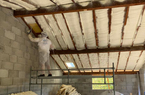 Roof insulation - insulate easily with these spray foam kits